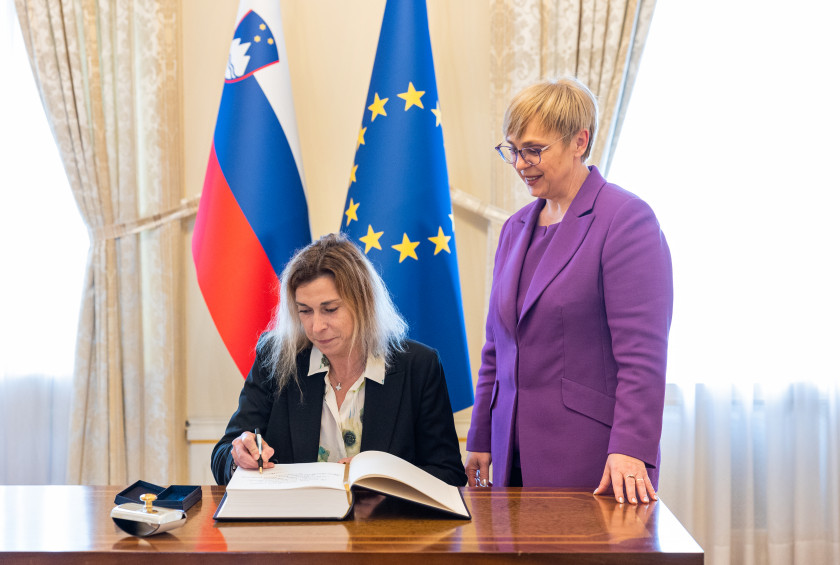 Novoimenovani veleposlaniki so se prvič vpisali v knjigo gostov.