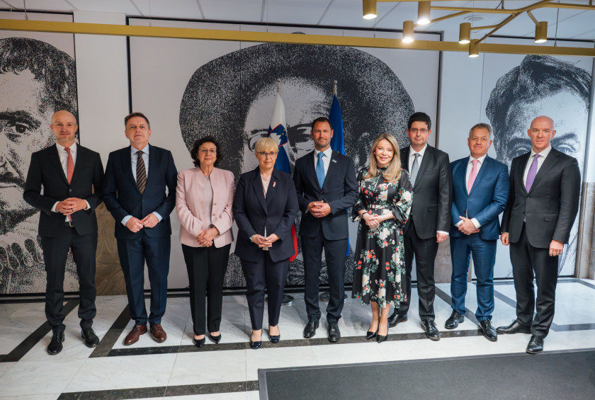 Finalnega turnirja so se udeležili guvernerji centralnih bank iz Slovenije, Hrvaške, Slovaške, Avstrije, Črne gore, Estonije in Bolgarije.