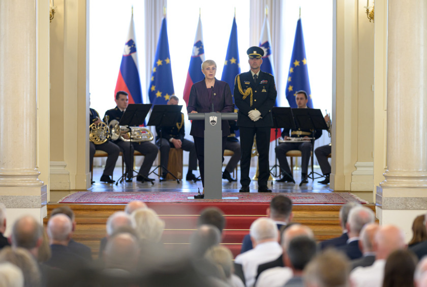 Predsednica republike Nataša Pirc Musar je gostila tradicionalni sprejem svojcev padlih in ranjenih v vojni za Slovenijo.
