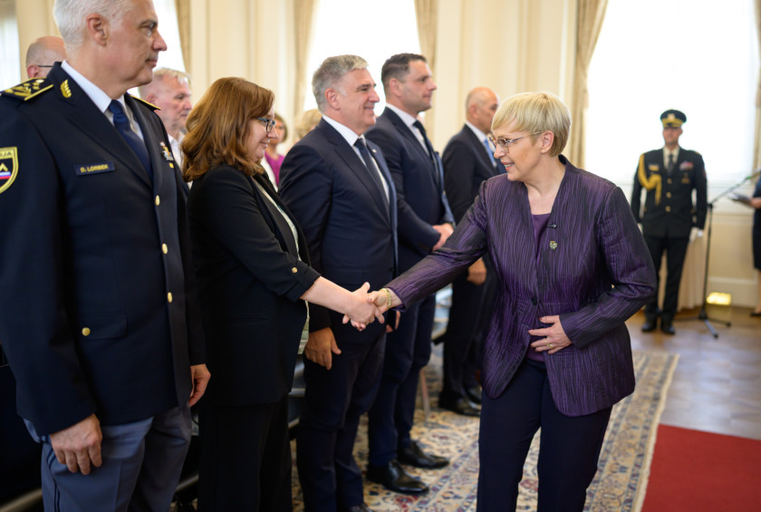 Sprejema so se udeležili tudi predsednik vlade Janez Janša, predsednik Državnega zbora Zoran Stevanović, minister za obrambo Valentin Hajdinjak. predsednik Državnega sveta Marko Lotrič in varuhinja človekovih pravic Simona Drenik Bavdek.