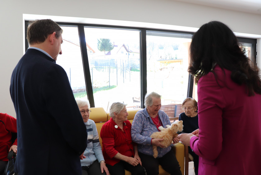 Dr. Musar in stanovalke z mucko