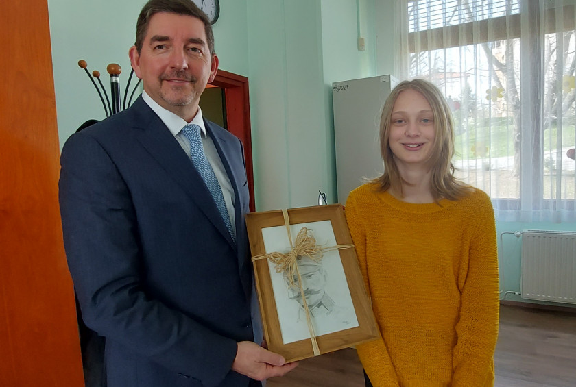 Dr. Musar z avtorico potreta generala Maistra Hano