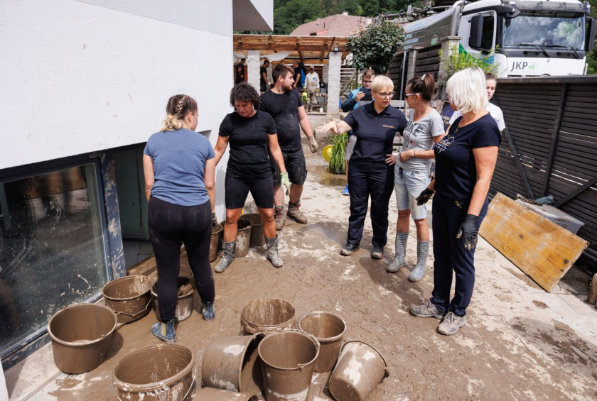 Odpravljanje posledic na Ravnah na Koroskem