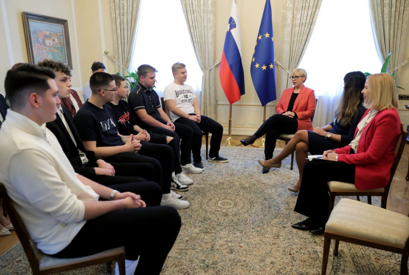 Pogovor predsednice republike z dijaki ki so moskemu resili zivljenje