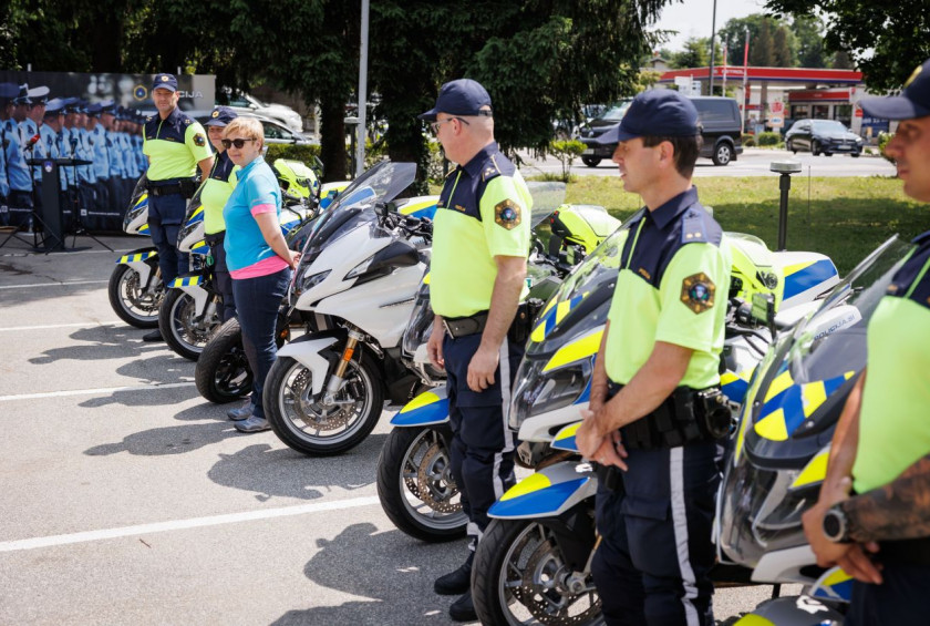 Policijski instruktorji in predsednica republike