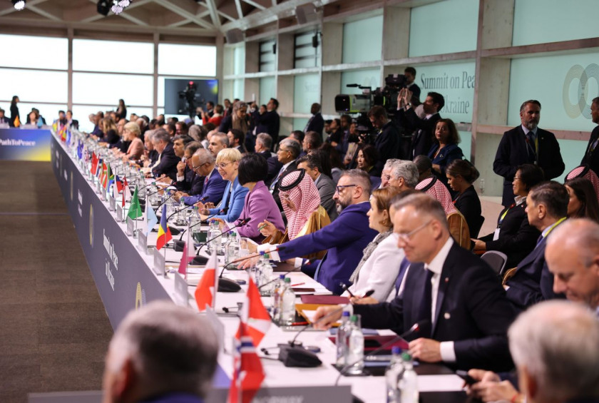 Predsednica na plenarnem zasedanju