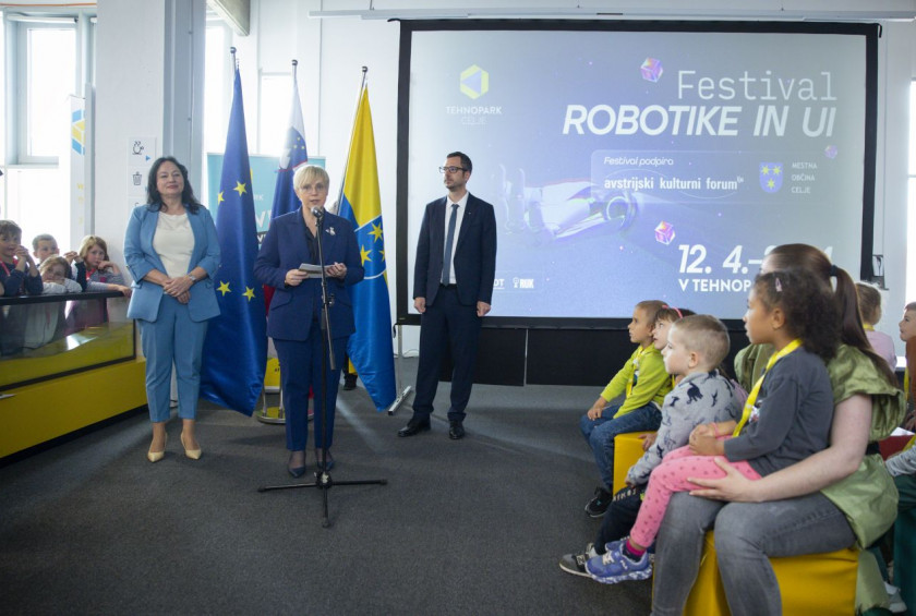 Predsednica se je udelezila Festivala robotike in umetne inteligence v celjskem Tehnoparku