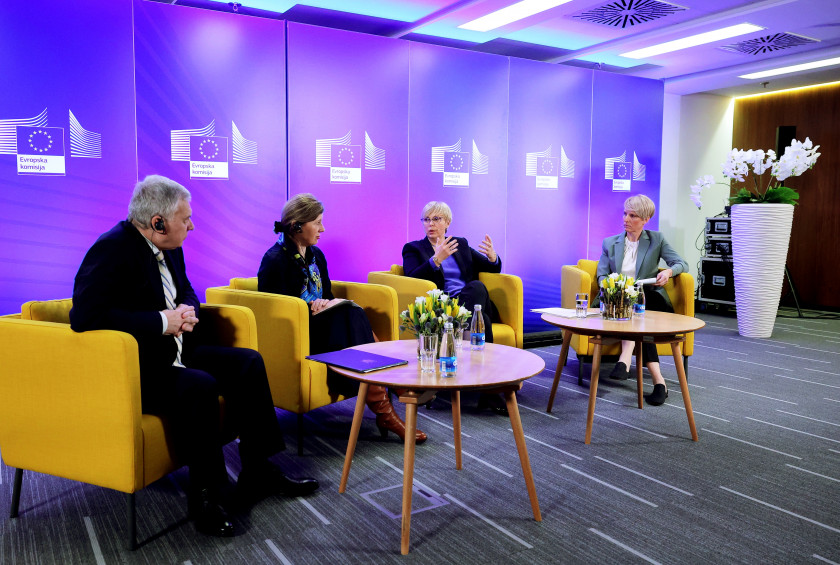  Razprava "Svobodni mediji: branik pred dezinformacijami v času vojne"