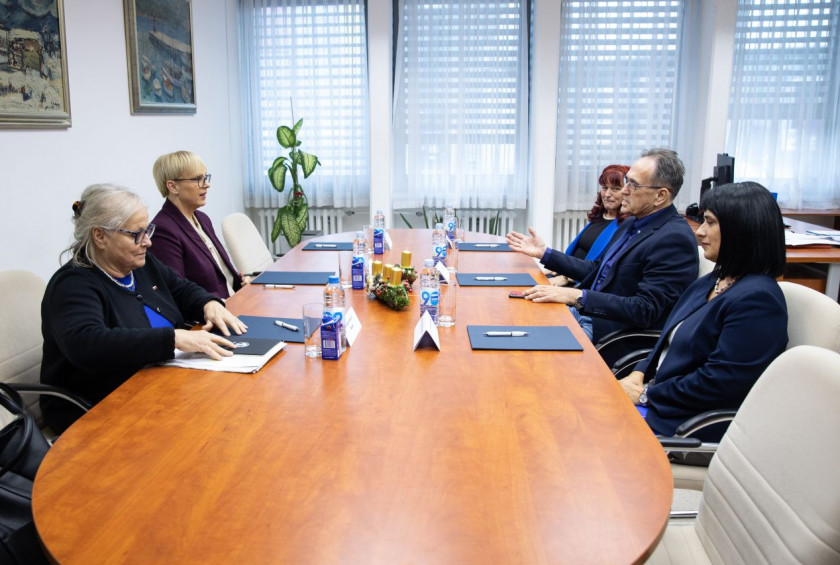 Sestala se je z vodstvom