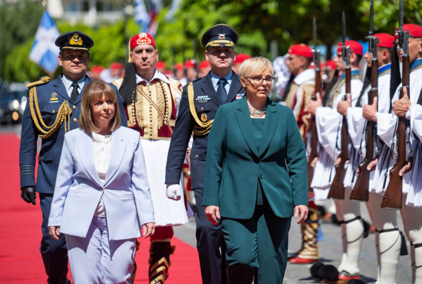 Slovenska predsednica Natasa Pirc Musar in grska predsednica Katerina Sakellaropoulou