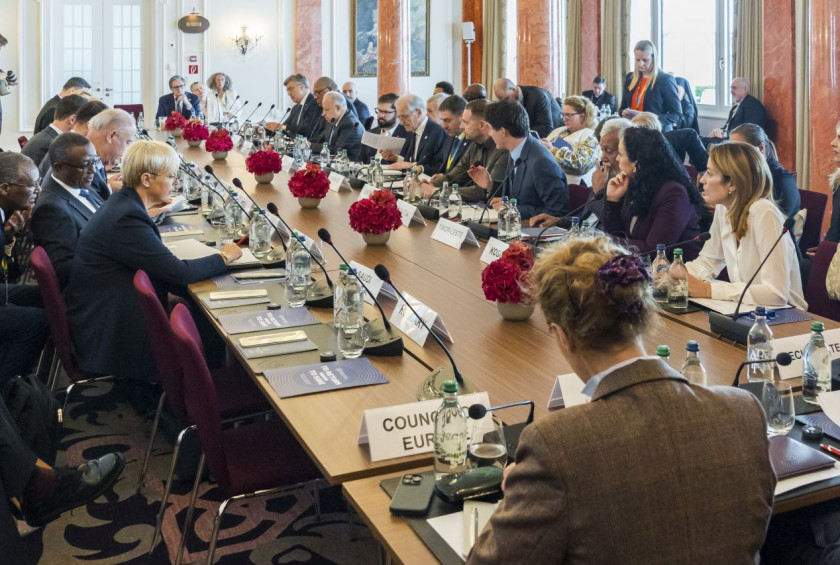 Udelezba predsednice na panelu o humanitarnih vidikih