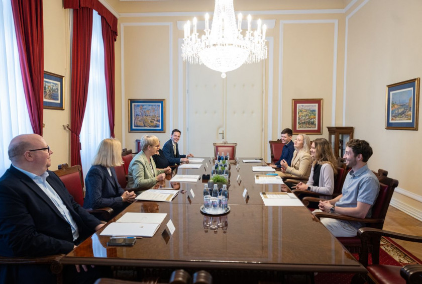 Ustanovno srecanje Mladinskega posvetovalnega odbora predsednice republike