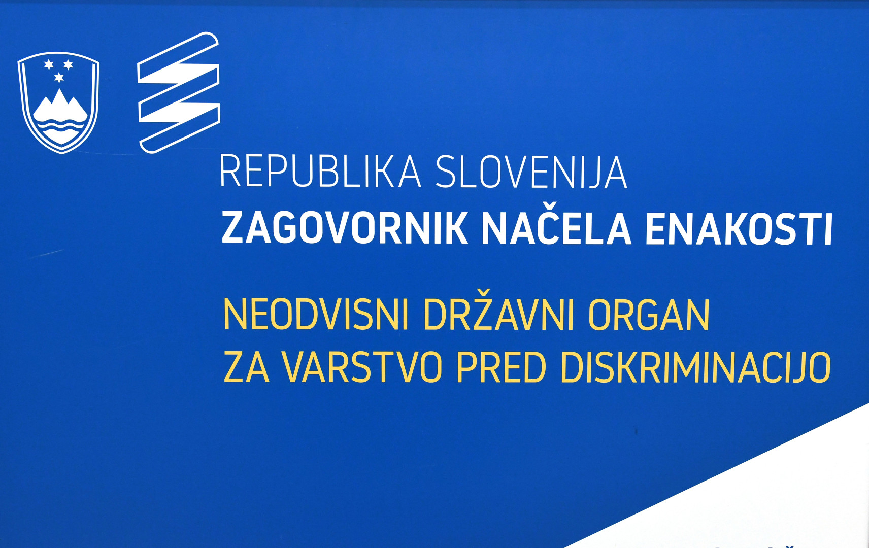 Logotip zagovornika načela enakosti.