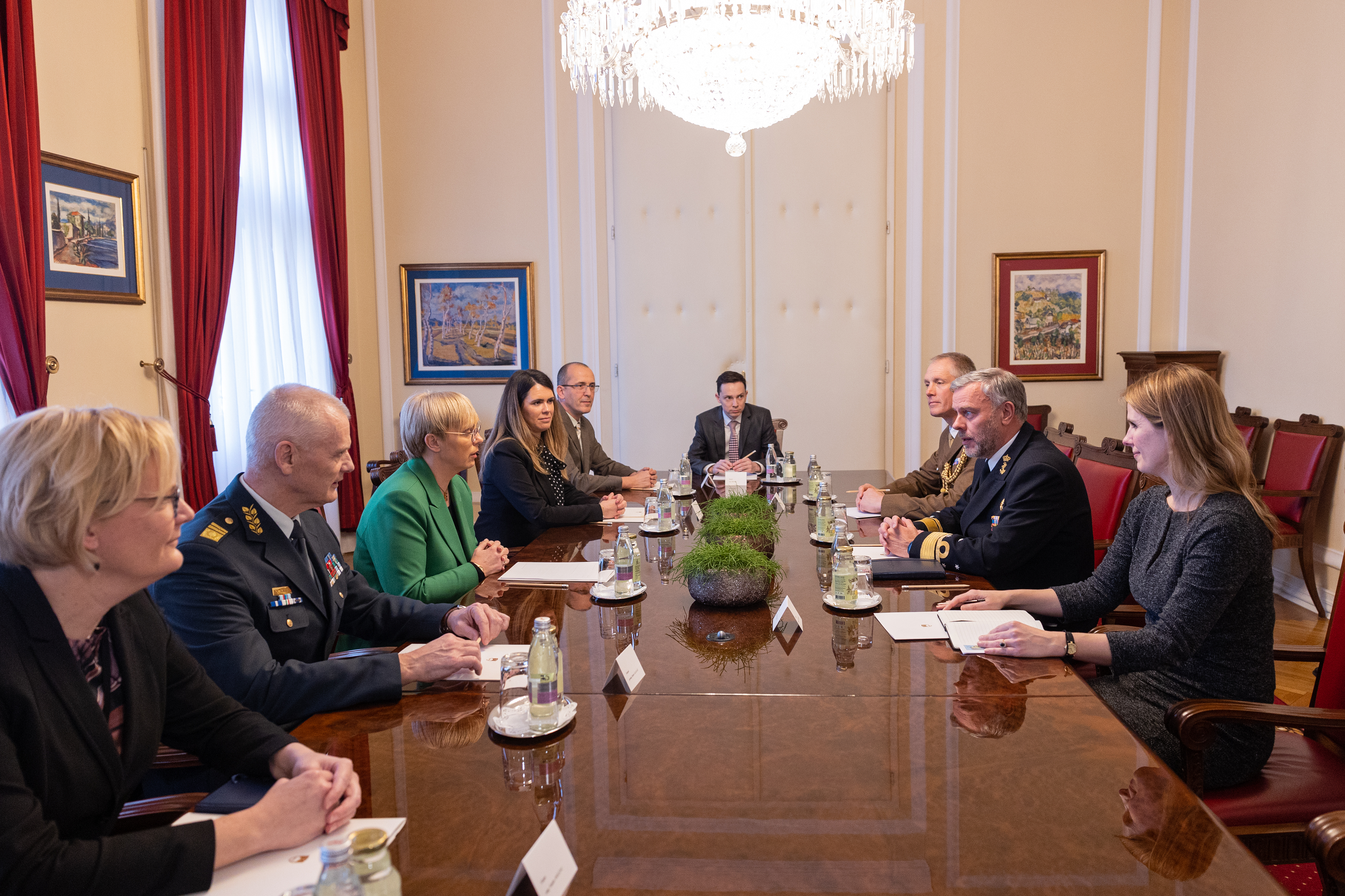 Sogovornika sta spregovorila o obrambni in odvračalni drži Nata, vojni v Ukrajini ter aktivnostih Slovenije v okviru zveze Nato