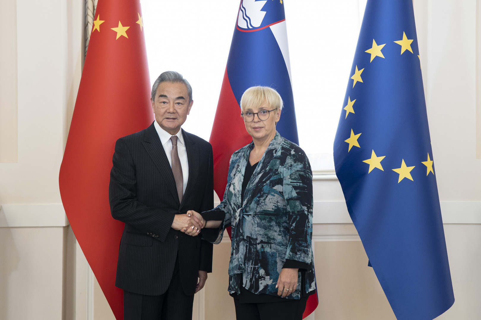 Predsednica republike Nataša Pirc Musar je sprejela kitajskega zunanjega ministra Vanga Jija.