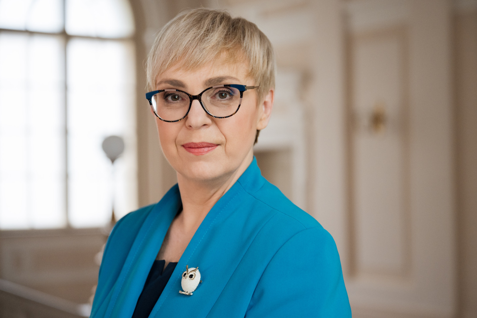 Portret predsednice Republike Slovenije Nataše Pirc Musar.