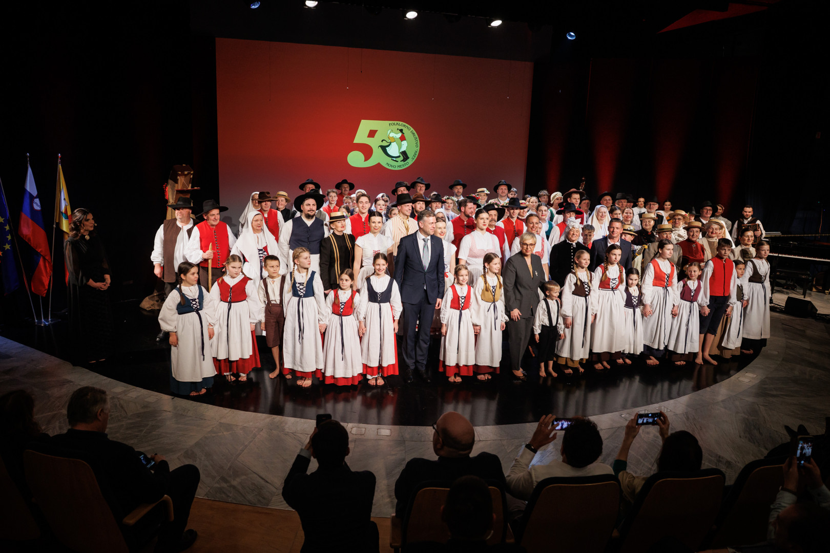 Folklorno društvo Kres iz Novega mesta obeležuje 50-letnico delovanja.  