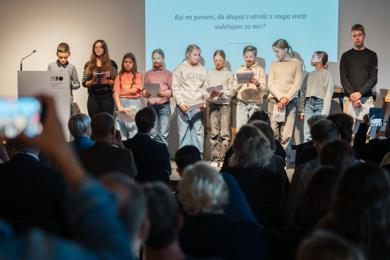 Otroci iz Nazarij, Ribnice in Ljubljane so predstavili projekt Veter miru. 