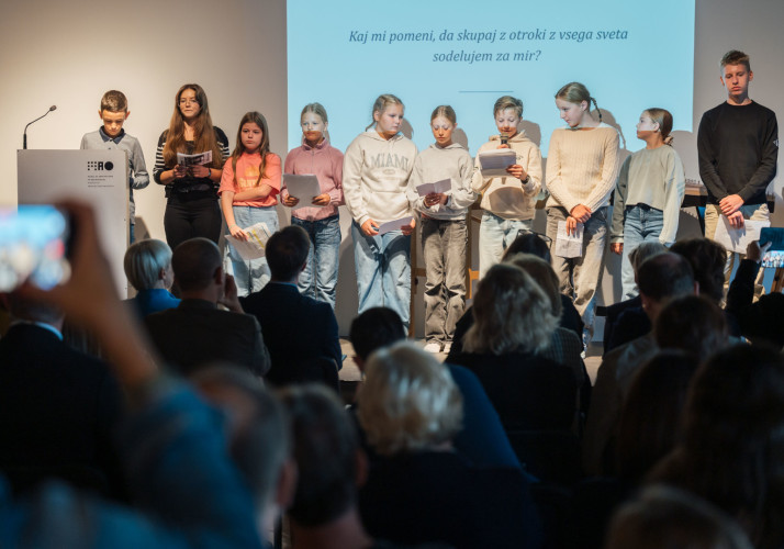Otroci iz Nazarij, Ribnice in Ljubljane so predstavili projekt Veter miru. 