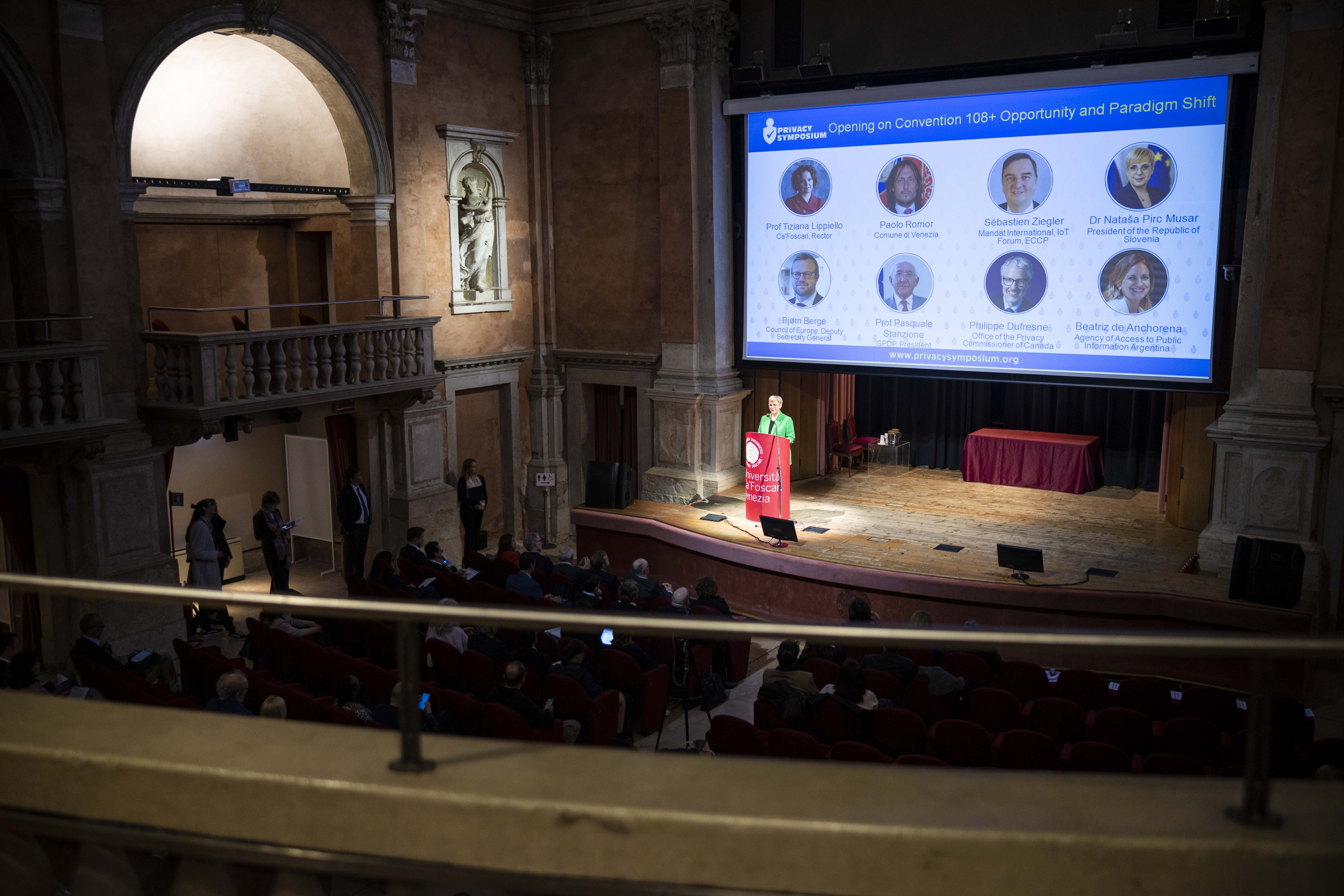 Cilj ureditve uporabe umetne inteligence mora biti ohranitev cloveskega dostojanstva