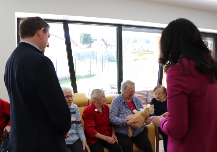 Dr. Musar in stanovalke z mucko