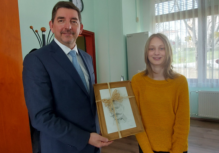 Dr. Musar z avtorico potreta generala Maistra Hano