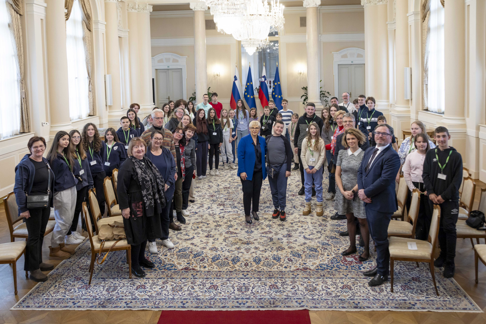 Predsedniško palačo so obiskali otroci iz BiH, ki se učijo slovenščino. 