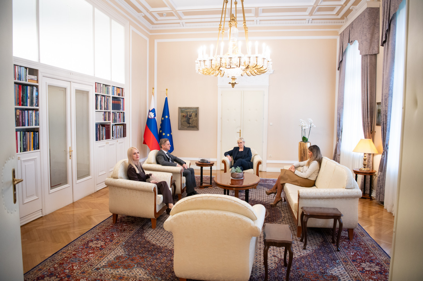 Predsednica republike in predsednik vlade sta spregovorila o ukrepih po tragičnem napadu v Novem mestu.