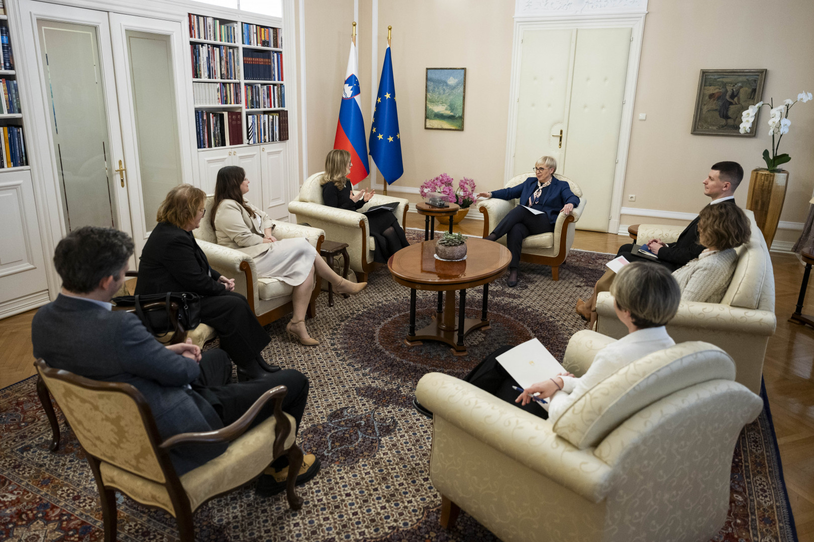 Neodvisna kandidacijska komisija je predsednici republike predstavila poročilo o opravljenem delu.