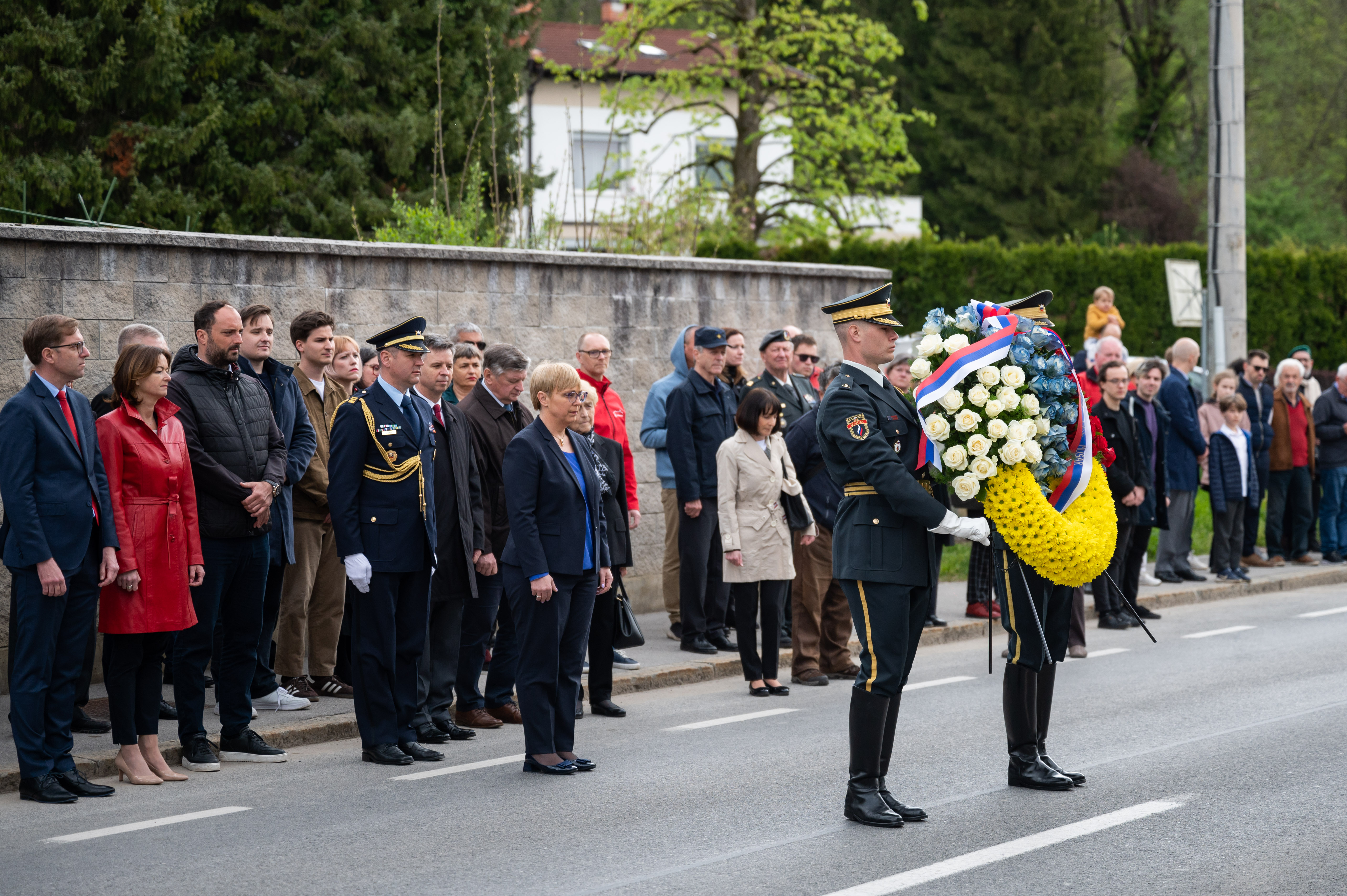 Polaganje venca ob dnevu upora proti okupatorju