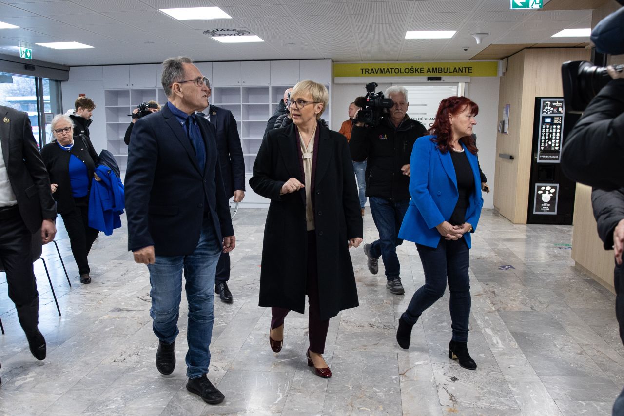  Predsednica republike je obiskala UKC Maribor.