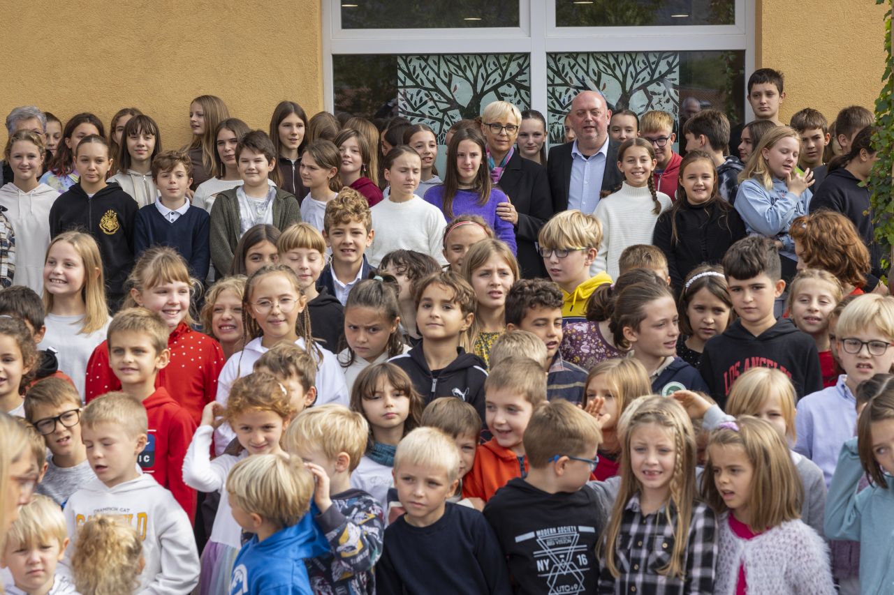 Skupinska fotografija ob obisku sole