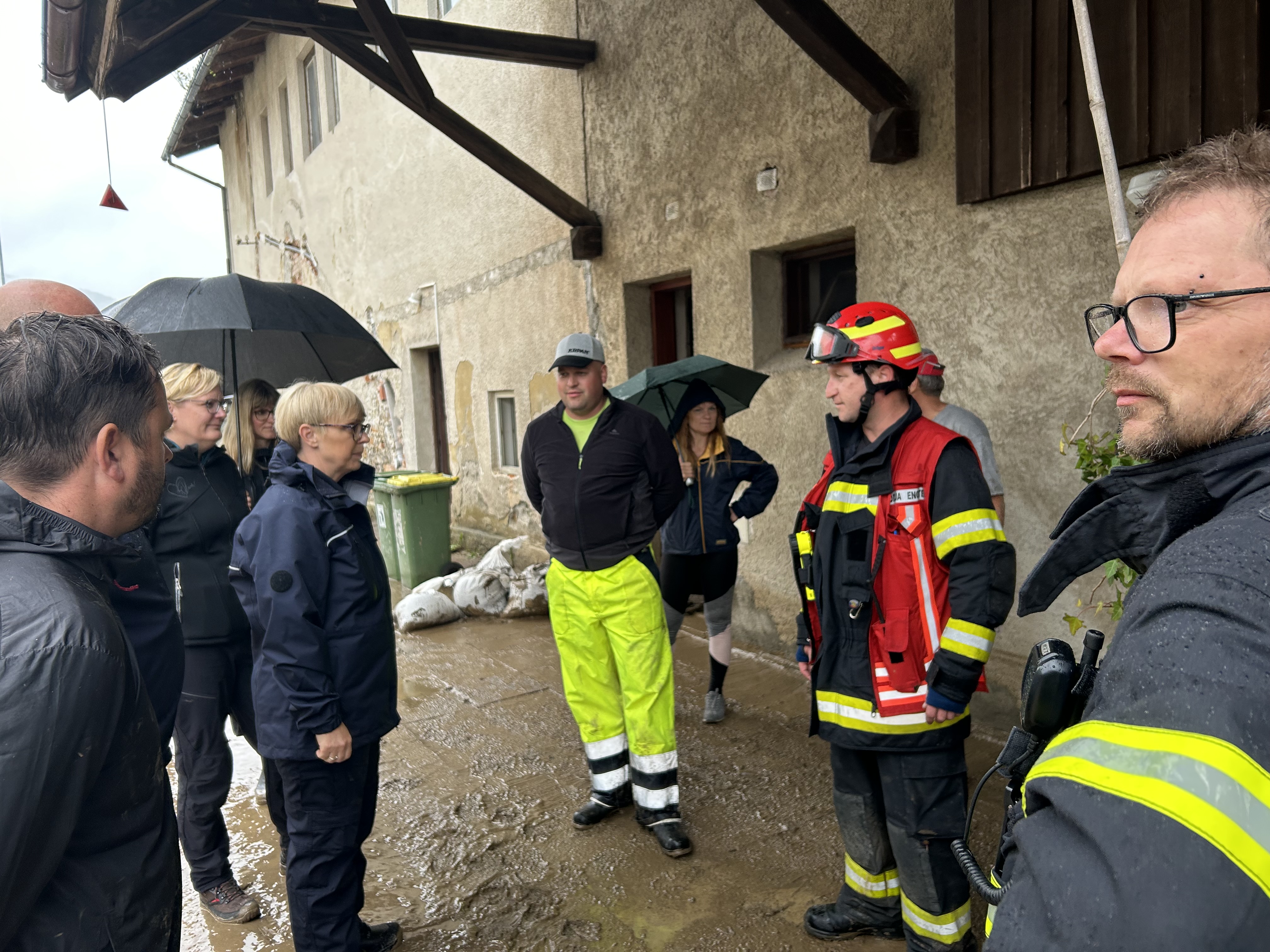 Srecanje z domacini in gasilci v Letusu