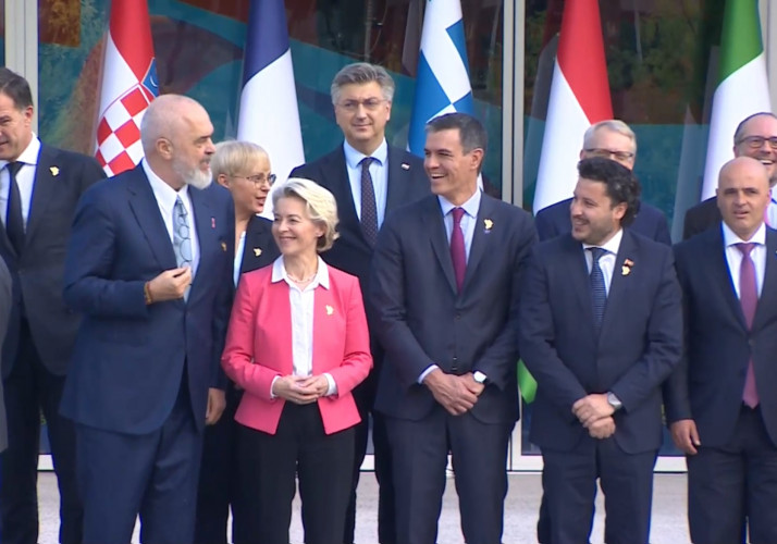 Vrha Berlinskega procesa so se udelezili voditelji drzav EU in Zahodnega Balkana