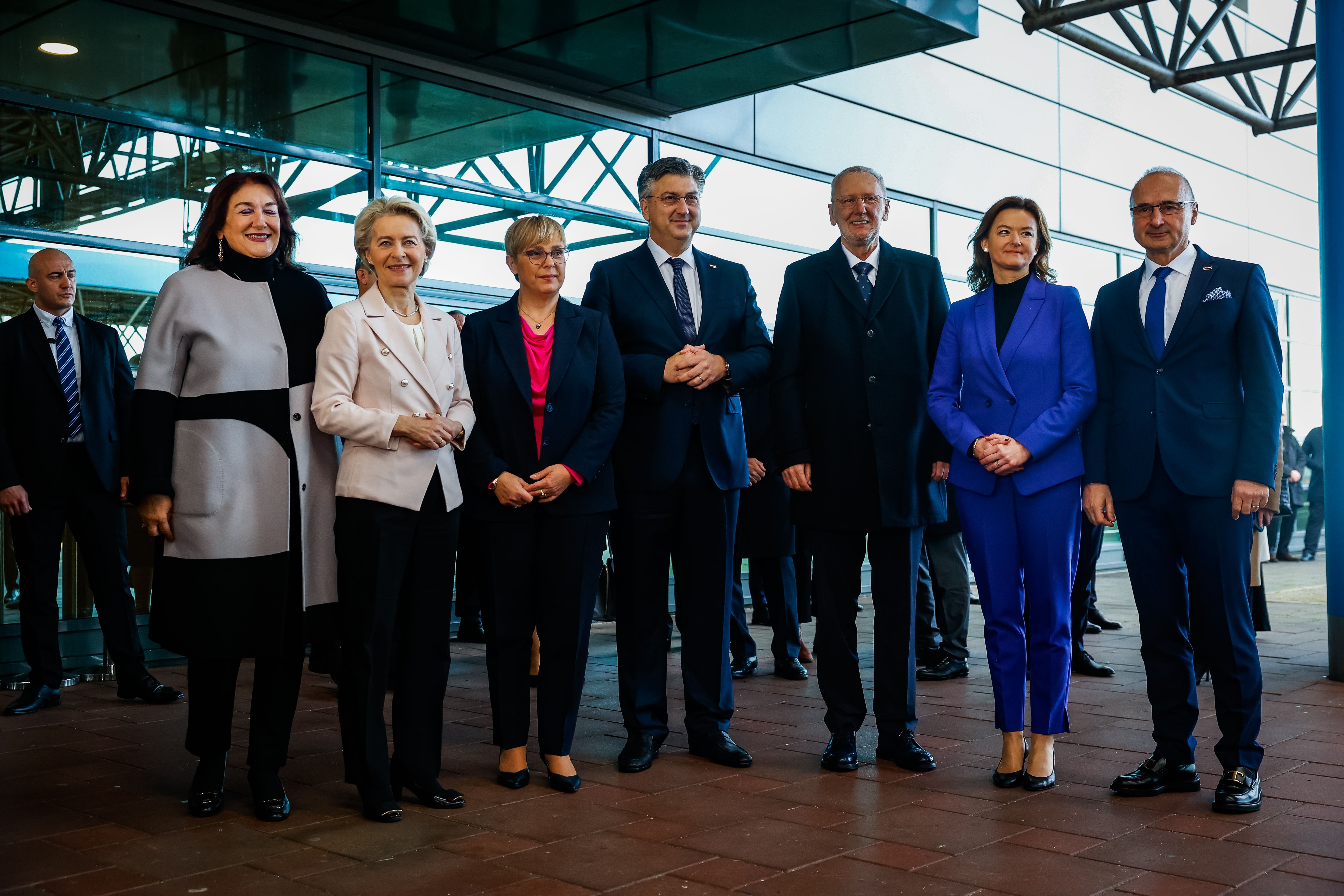 Trilateralno srečanje Republike Slovenije, Republike Hrvaške in Evropske komisije ob vstopu Hrvaške v območje schengen in v evrsko območje