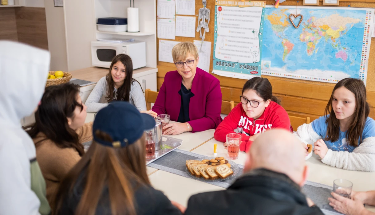 Predsednica Republike Slovenije Nataša Pirc Musar je danes dopoldan obiskala Mladinski dom Malči Beličeve