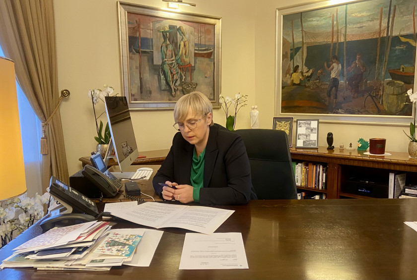Predsednica Republike Slovenije dr. Nataša Pirc Musar se je danes pogovarjala s predsednikom Ukrajine Volodimirjem Zelenskim o pomoči Slovenije Ukrajini