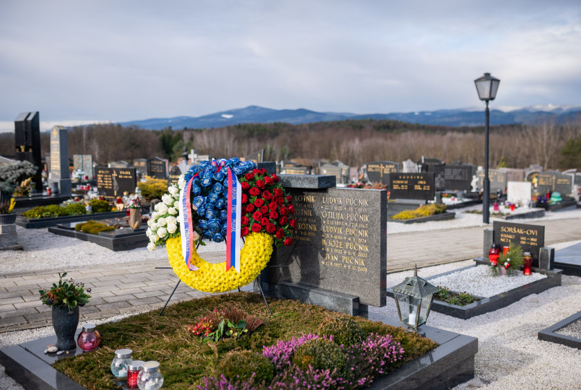 Garda Slovenske vojske je v imenu predsednice Republike Slovenije dr. Nataše Pirc Musar položila venec h grobu dr. Pučnika na pokopališču v Črešnjevcu pri Slovenski Bistrici.