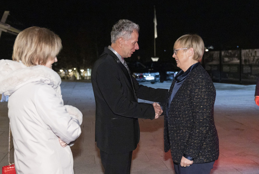 Predsednica Republike Slovenije dr. Nataša Pirc Musar in soprog dr. Aleš Musar sta se danes zvečer udeležila slovesne prireditve ob tradicionalni podelitvi priznanj za osebnost leta v akciji »Ona ali On 2022 – dejanje leta«