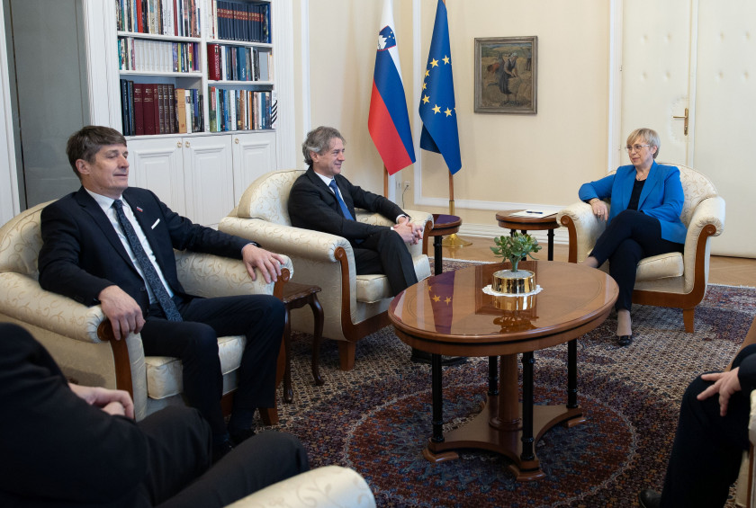 Predsednica republike se je srečala s predsednikom Gibanja Svoboda dr. Golobom in vodjo poslanske skupine mag. Sajovicem