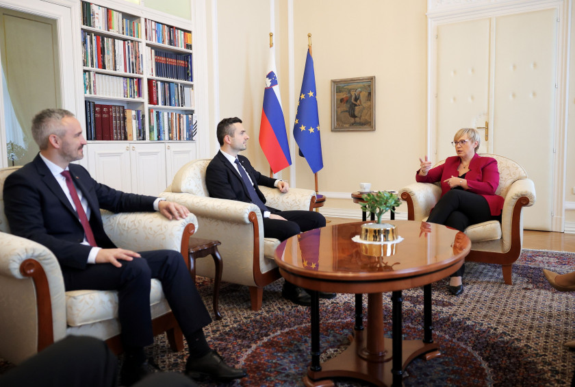 Predsednica republike se je danes sestala s predsednikom stranke Nova Slovenija – krščanski demokrati mag. Matejem Toninom in vodjo poslanske skupine Janezom Ciglerjem Kraljem. 