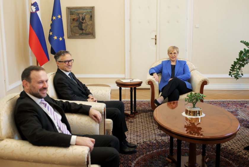 PoslancaNarodnihSkupnosti szj