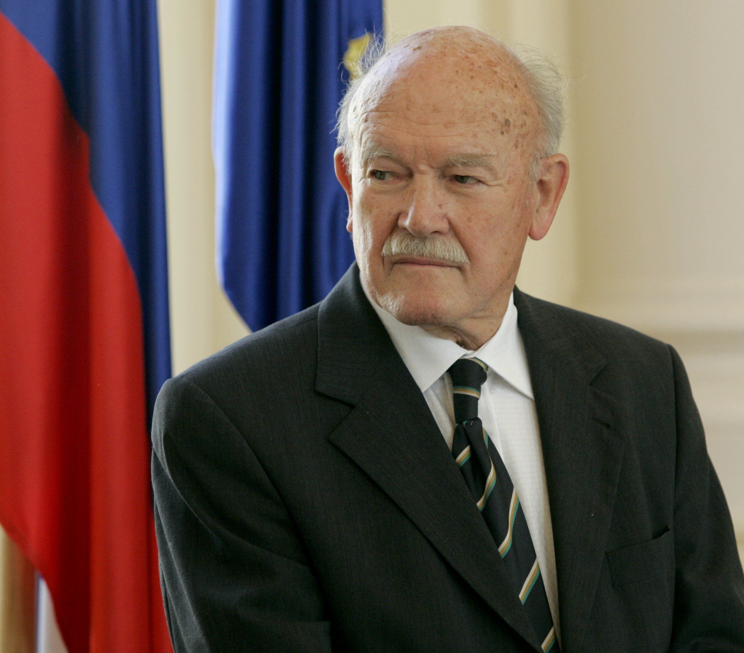 Portretna fotografija dr. Franceta Bučarja.