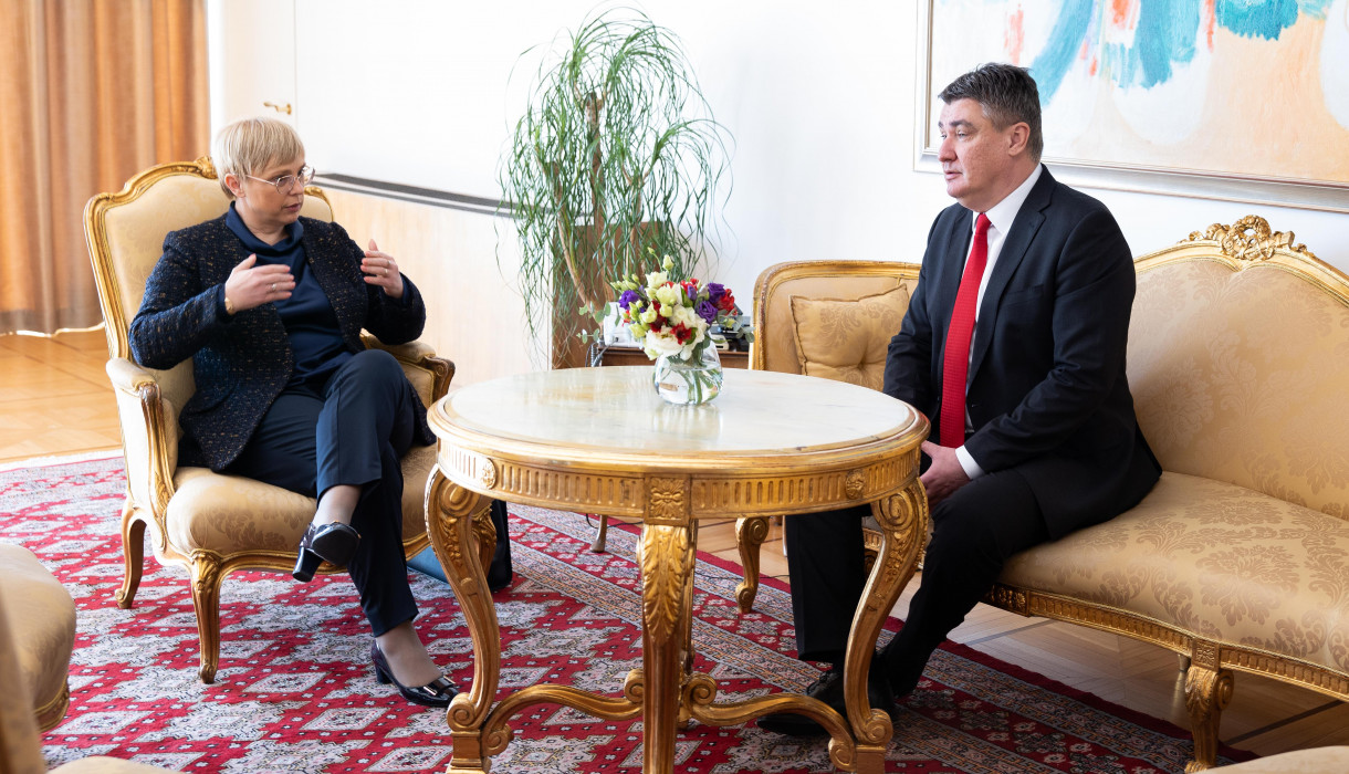 Pogovor na štiri oči med predsednico Pirc Musar in predsednikom Milanovićem.