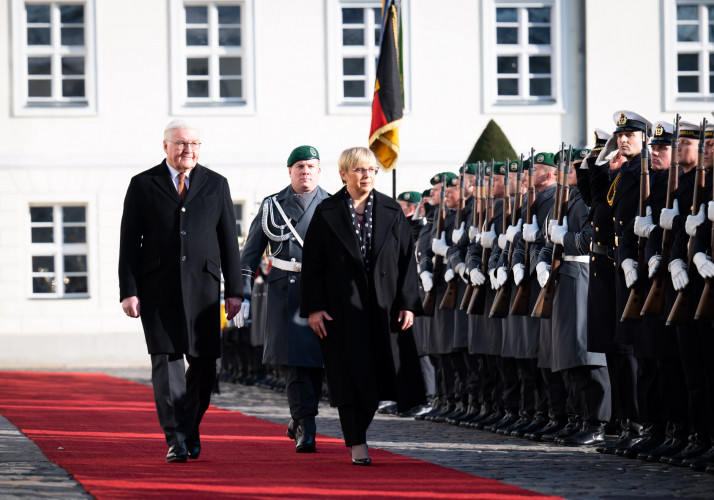 Nemški predsednik Steinmeier je predsednico Pirc Musar sprejel z vojaškimi častmi