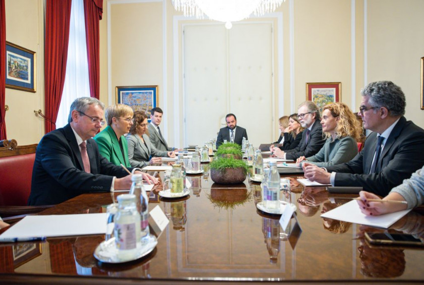 Pogovor med predsednico republike in predsednico Kongresa poslancev Kraljevine Španije.