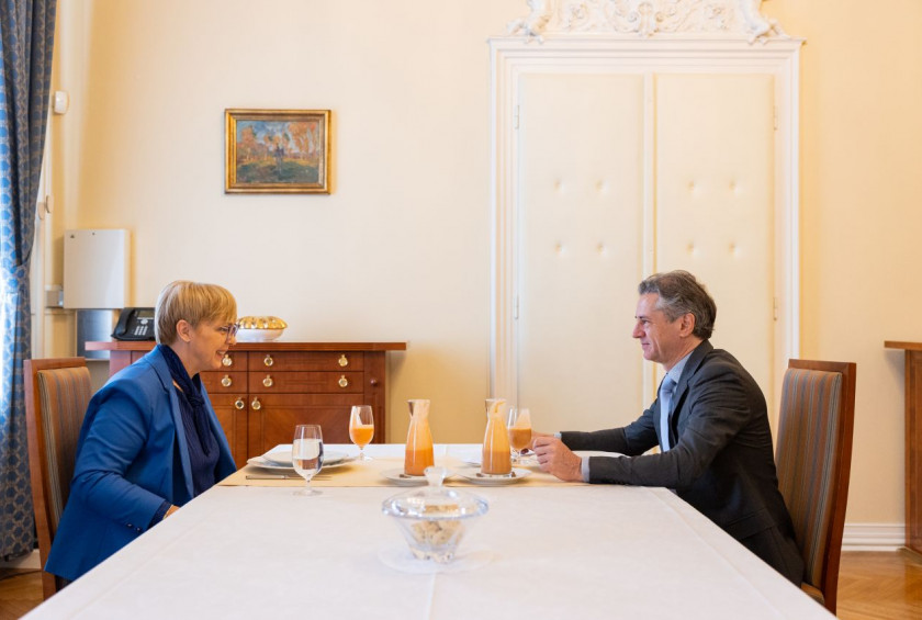 Redno delovno srečanje s predsednikom vlade dr. Golobom