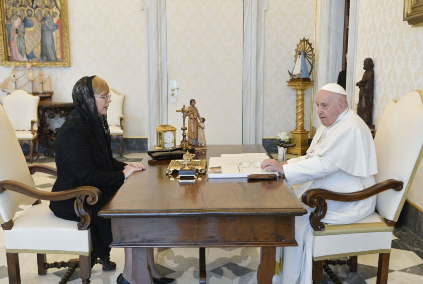 Zasebna avdienca predsednice republike pri papežu Frančišku