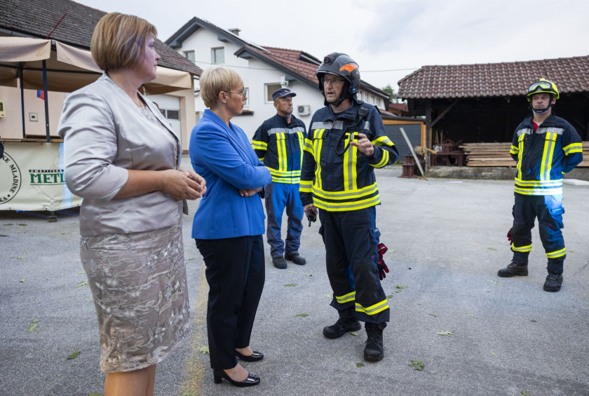 Ogled posledic po neurjih s točo v Občini Metlika