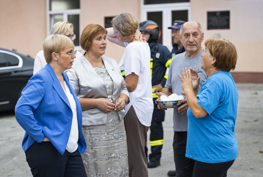 Ogled posledic po neurjih s točo v Občini Metlika